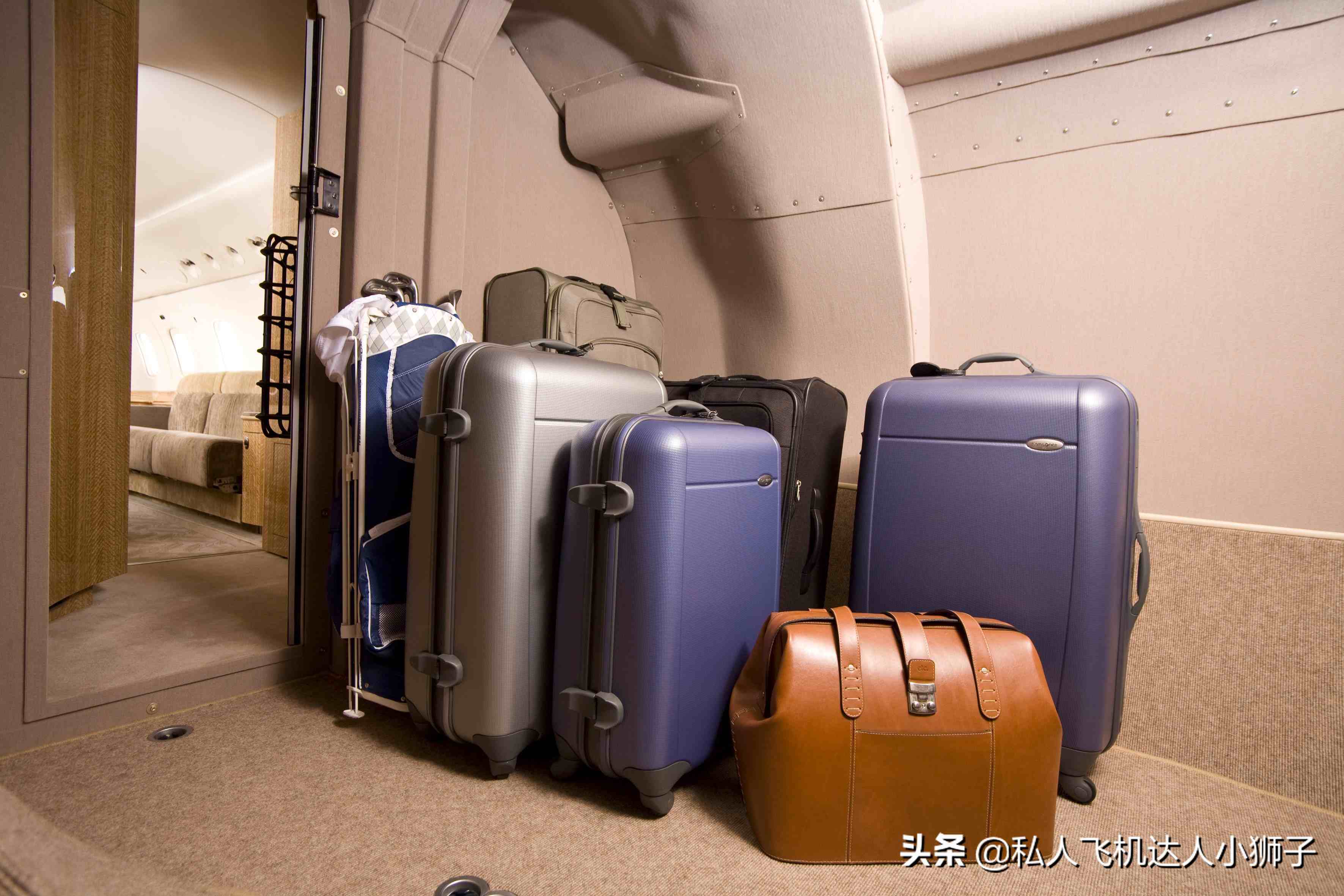 飞机上可以带多少行李(坐飞机随身携带行李件数)