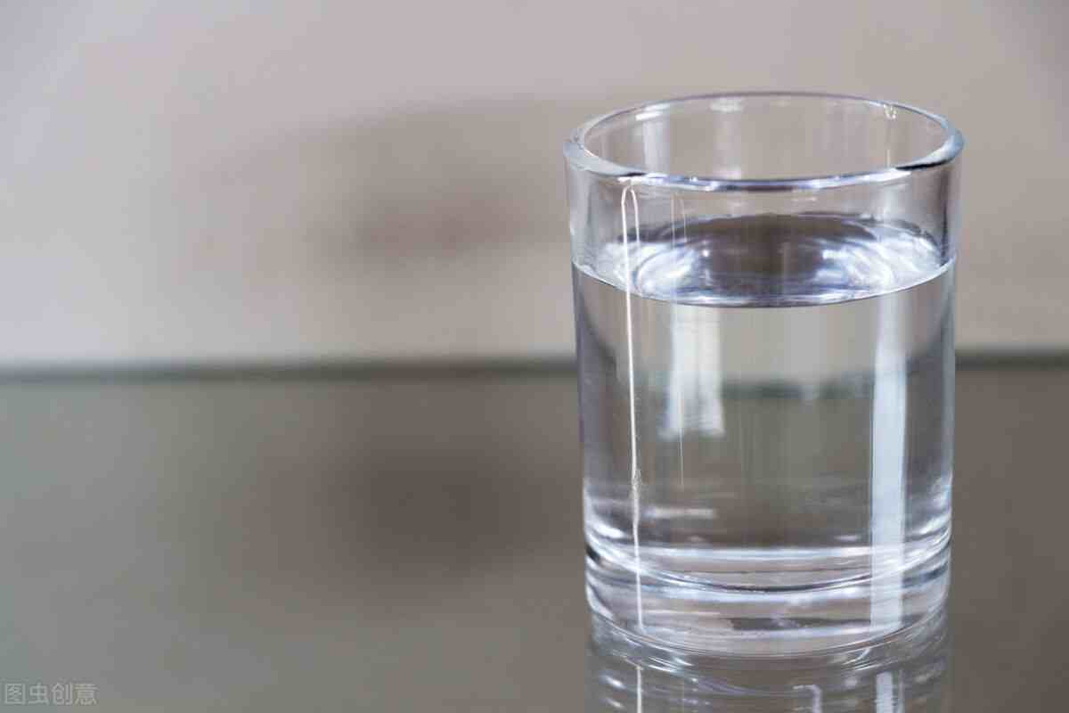 人每天喝多少水(130斤一天喝多少水)