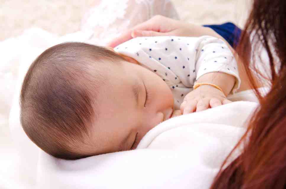 怎样让宝宝不吃夜奶？3个小妙招，让宝宝戒掉夜奶睡整晚