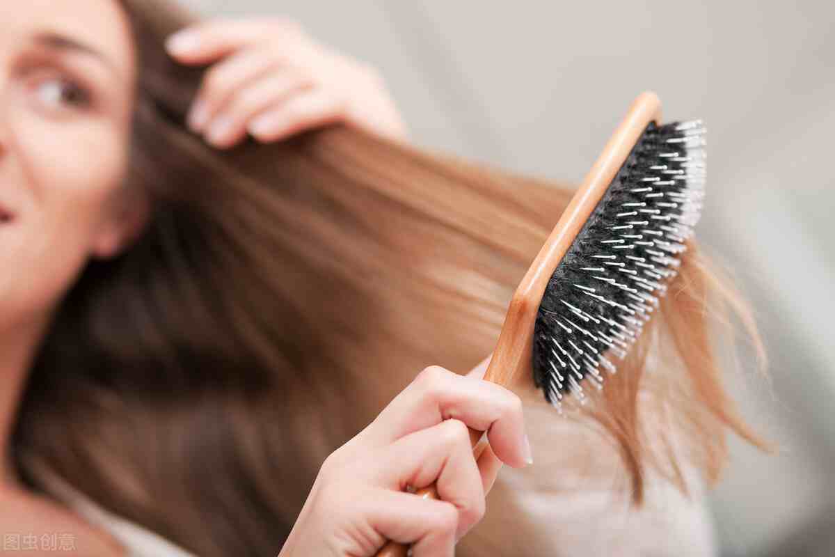 女性爱掉头发怎么办？拯救发量的这些常见办法，到底谁最靠谱？
