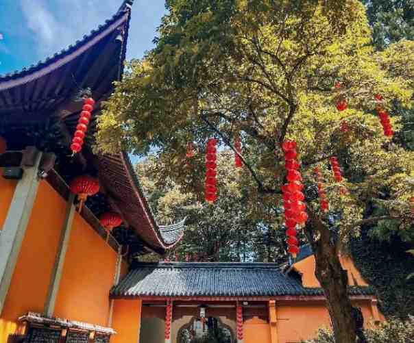 细数杭州十个知名祈福礼佛寺院，景色宜人并心诚则灵