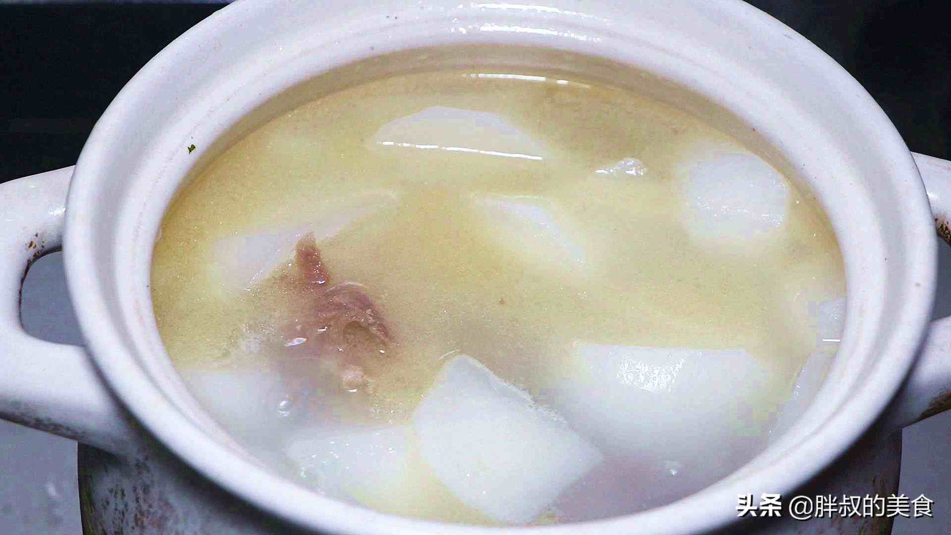 牛骨頭湯要放哪些食材牛骨頭和什麼一起燉有營養