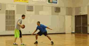 篮球教学：防守是怎样炼成的？常见的几个防守步伐练习