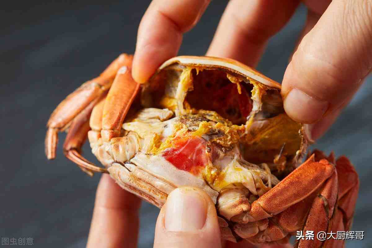 蒸螃蟹，最忌讳直接上锅蒸，大厨教你一招，蟹黄不外流，不掉爪