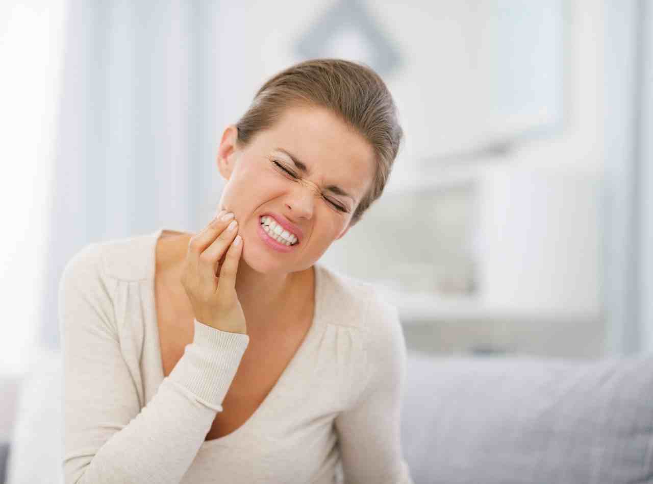 牙疼是怎么引起的？除了上火，还要小心是这4种牙病在作怪