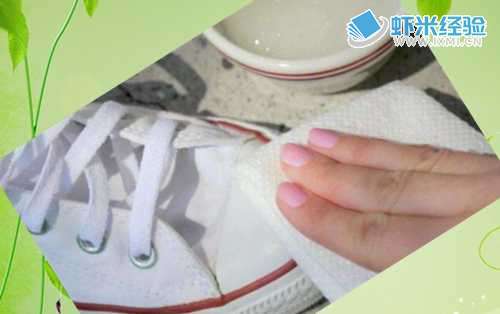 白色网面运动鞋弄脏了应该怎么样洗才干净？