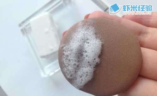 气垫粉扑藏细菌，手把手教你给它洗白白