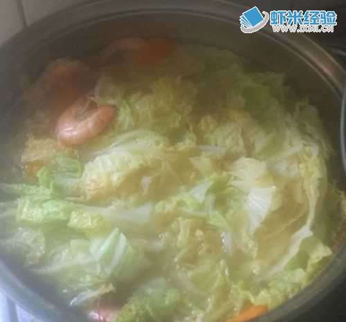 怎样快速制作一份营养美味的豆腐白菜大虾汤