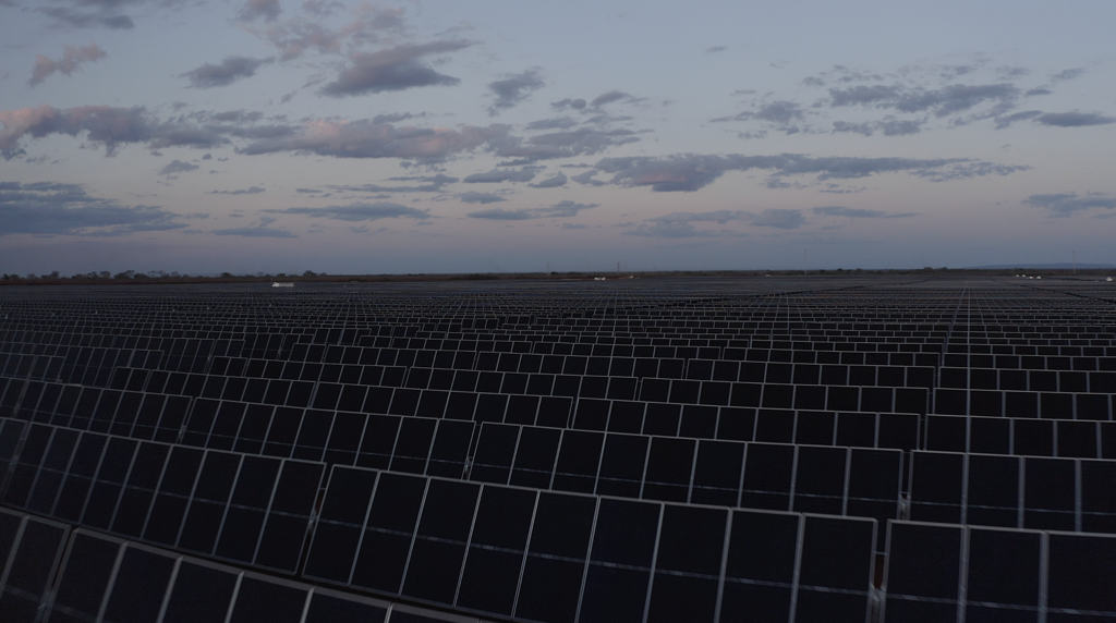 拉美最大的太阳能园区之一达到最大发电产能，光伏组件由中企提供