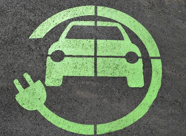 国家发改委等部门提 10 项措施促进汽车消费，降低新能源车购置使用成本