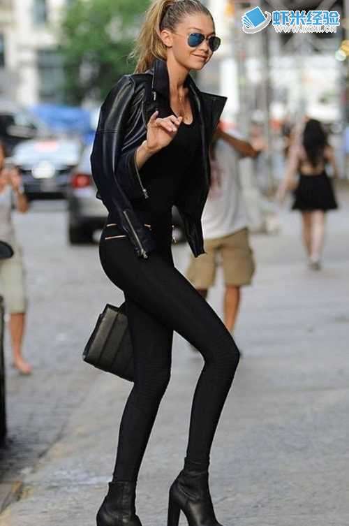 黑色西装配黑色皮裙_黑色西装搭配皮鞋_