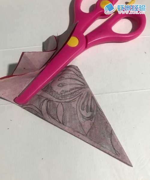 怎么样剪一副花蕾与蝴蝶的纹样图案