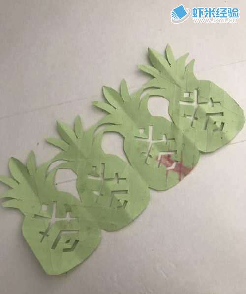 幼儿手工启蒙剪纸 如何用彩纸一次剪四个菠萝
