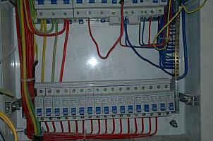 _三相电源的线电压是指_三相电路中电源电压指的是