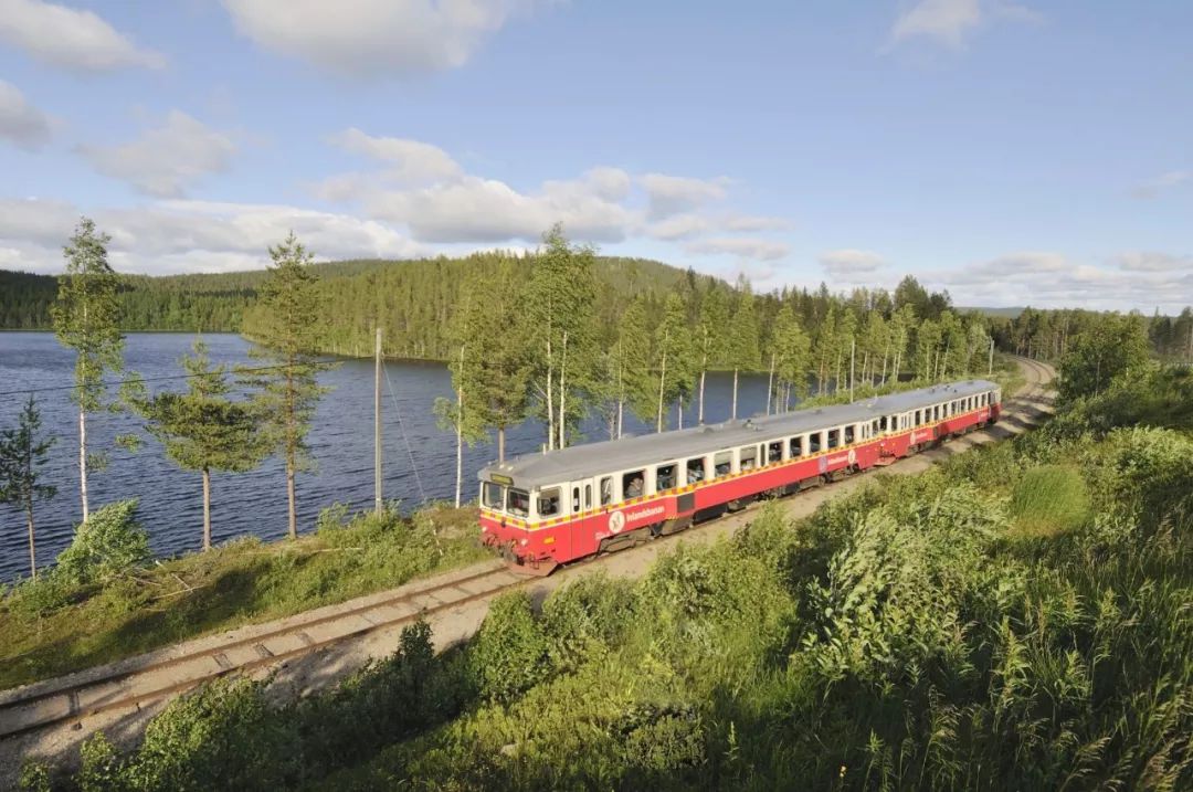 瑞典铁路道口__瑞典的火车
