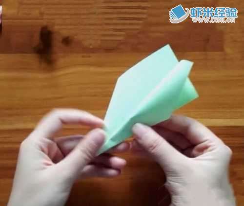 怎么用折纸折出飞机形状