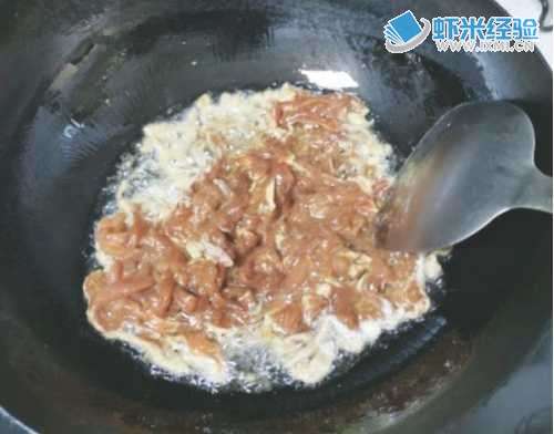 黄花菜木耳炒肉丝怎样做好吃？
