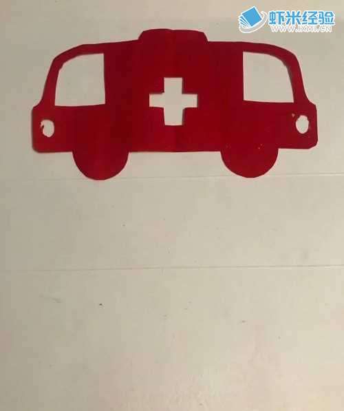 幼儿园手工启蒙 怎么用彩纸裁剪一辆救护车