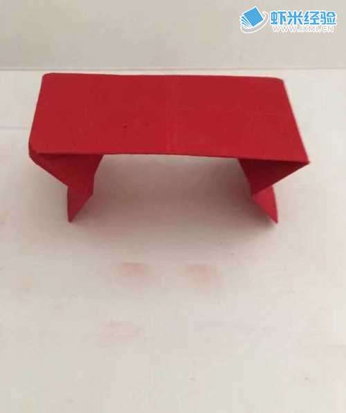 怎么样用彩纸折叠一张漂亮的连腿小书桌
