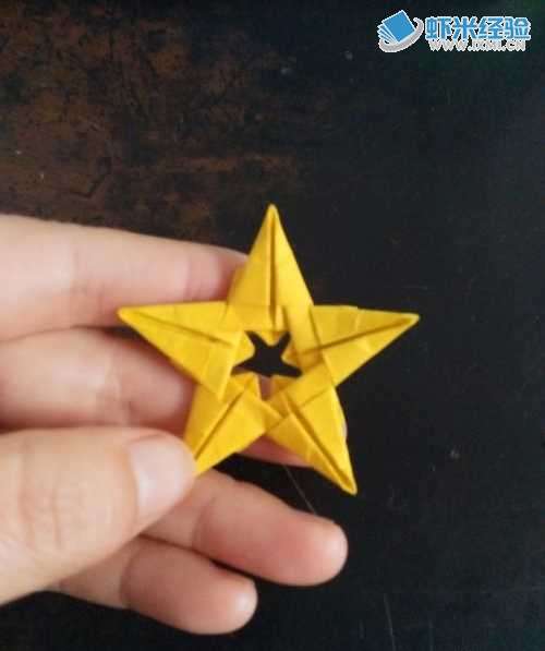 怎么样用纸折镂空的五角星操作方法
