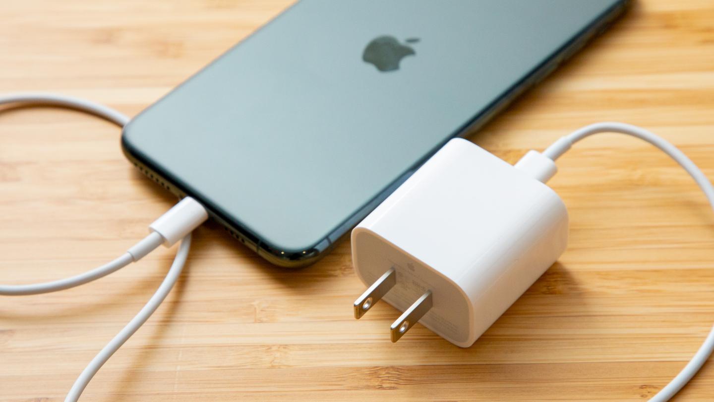 苹果以前的充电器能不能用__以前充电器苹果用可以充电吗